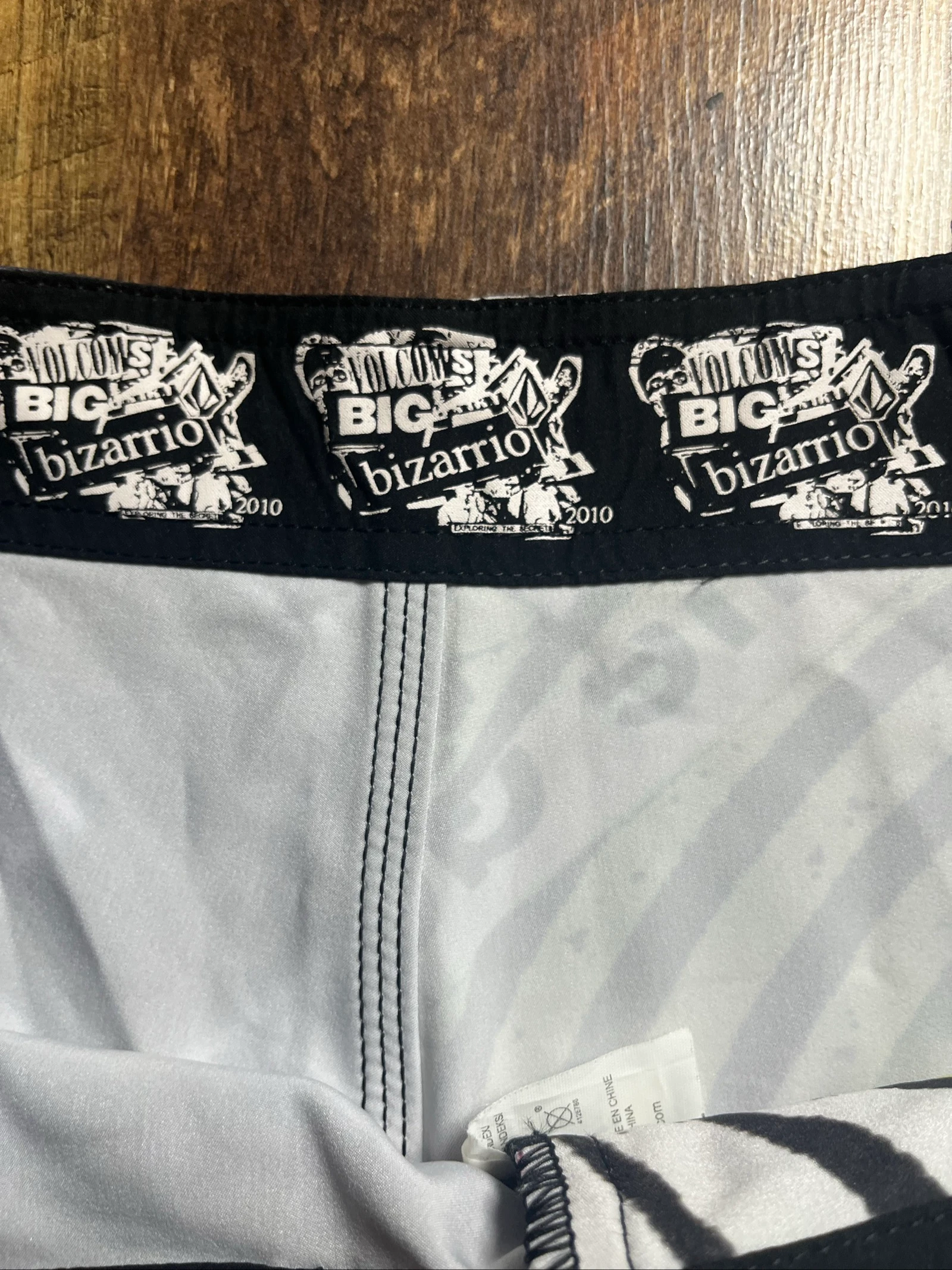 Boardshort estampado punk Estilo skate/surf - Volcom - Talla S (ver medidas) - muy buen estado – photo 3